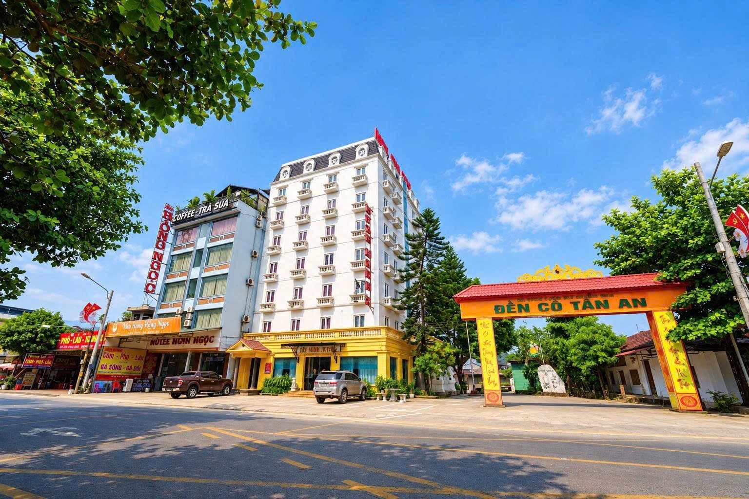 Khách sạn Văn Minh 2 bên cạnh cổng Đền Cô Tân An tại Bảo Hà, Lào Cai